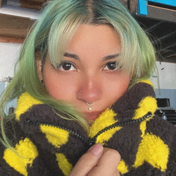 Meet your posher! - Picture 2 of 6